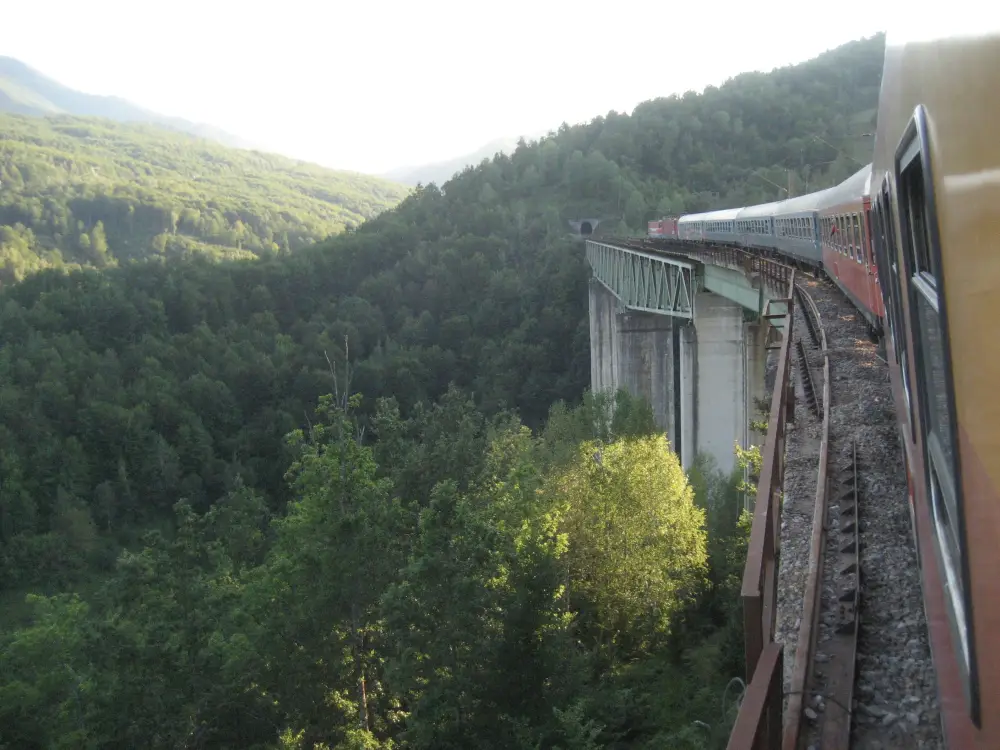 Groepsreis Servië, Montenegro en Kroatië - trein naar montenegro