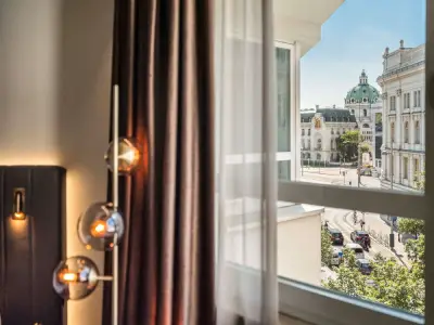 Am Konzerthaus Wien - Stedentrip Wenen - Trein en Hotel 