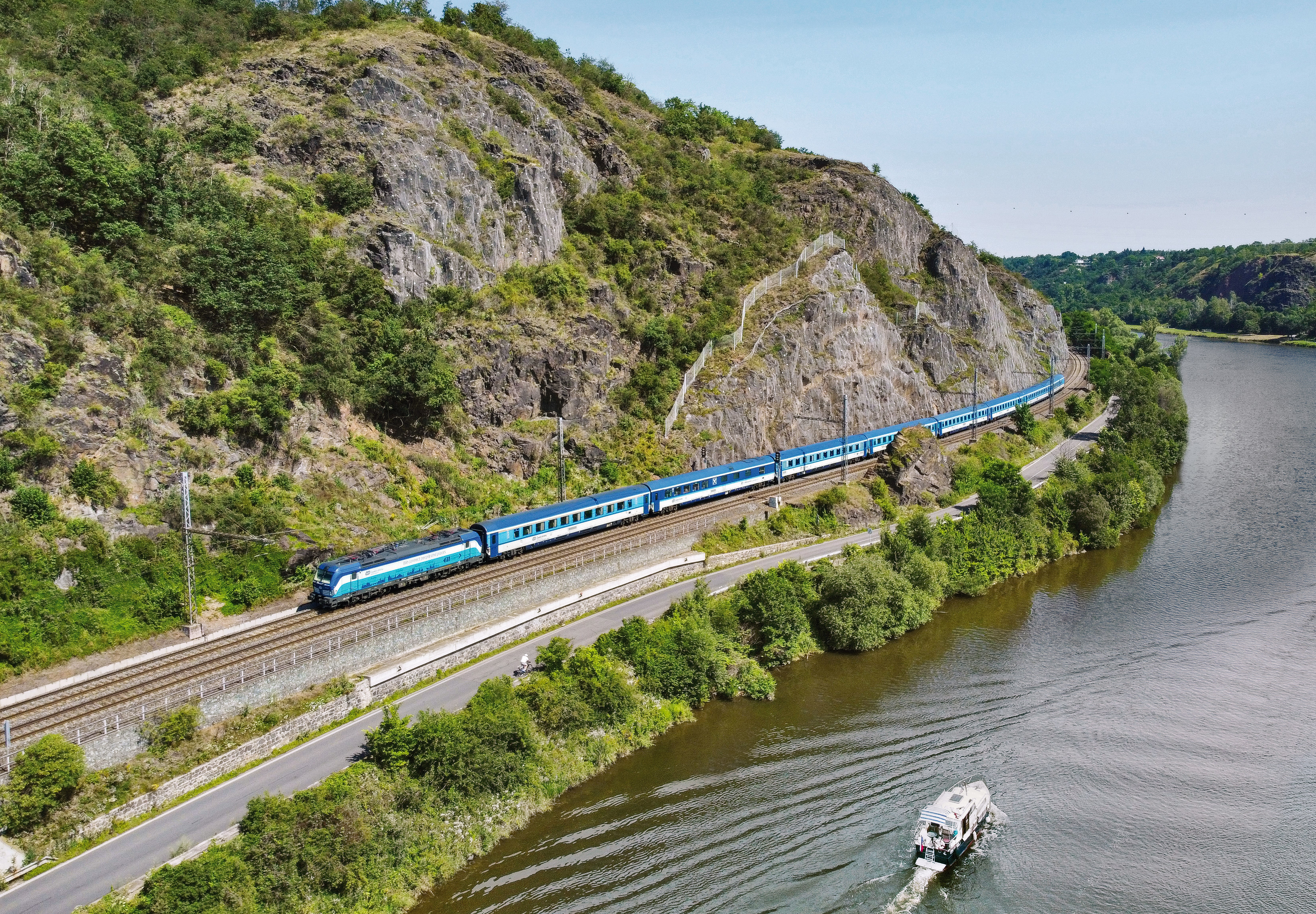 Trein langs de Elbe in Saksen