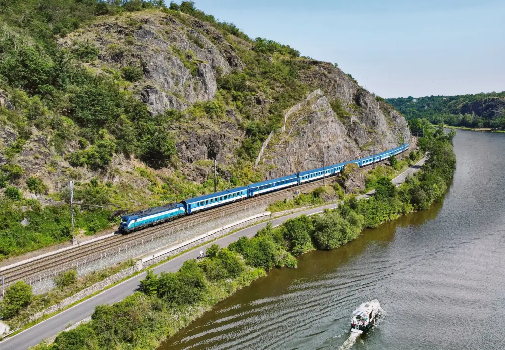Trein langs de Elbe in Saksen