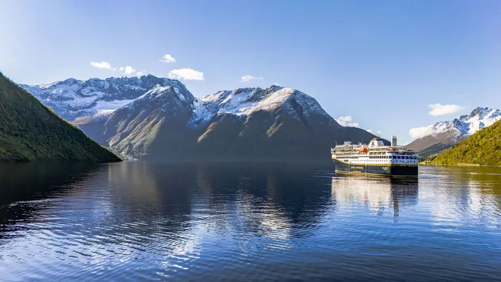 Groepsreis Postboot Havila bij Hjorundfjorden