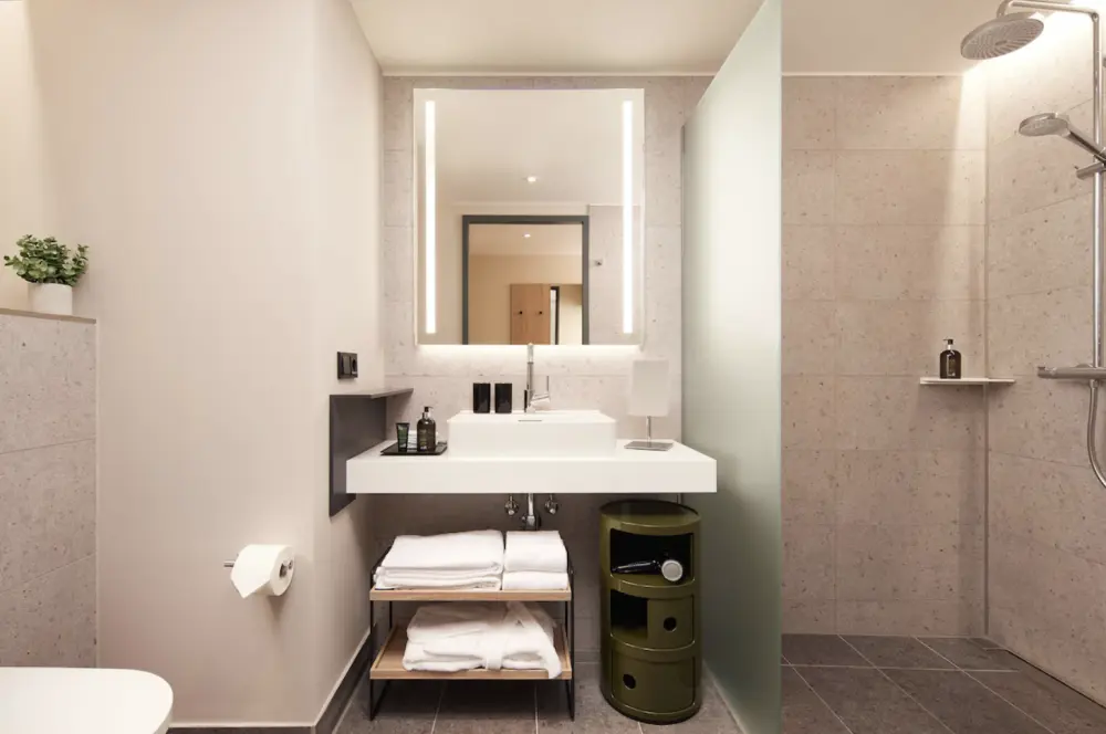 Adina Apartment Hotel Dusseldorf | Stedentrip Düsseldorf - Trein en Hotel Duitsland