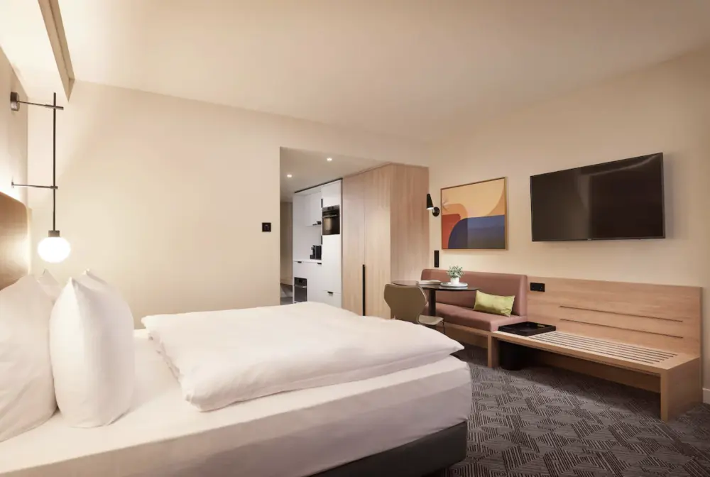 Adina Apartment Hotel Dusseldorf | Stedentrip Düsseldorf - Trein en Hotel Duitsland