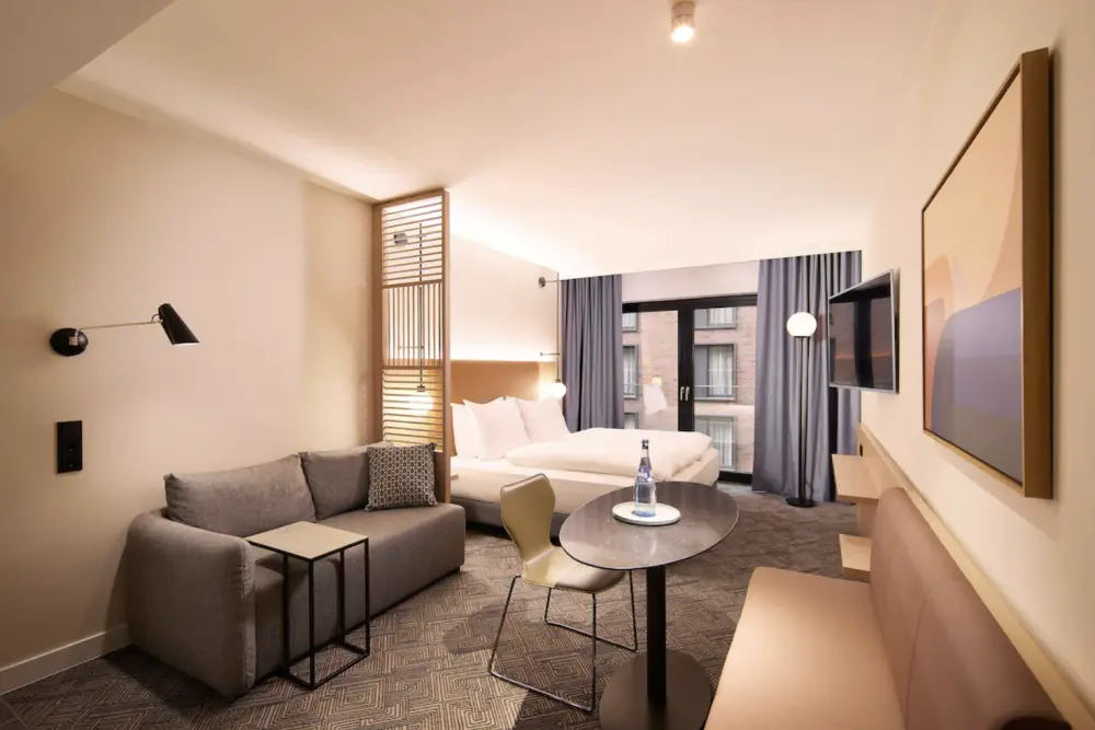 Adina Apartment Hotel Dusseldorf | Stedentrip Düsseldorf - Trein en Hotel Duitsland