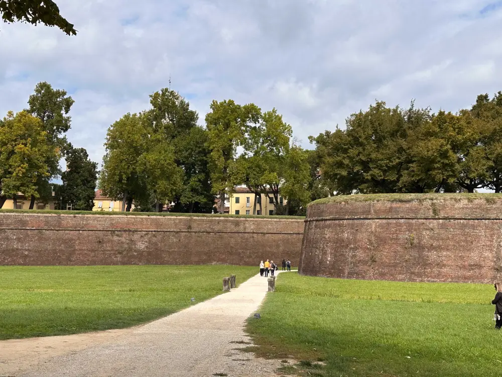 Toscane en Umbrië / Lucca stadsmuur
