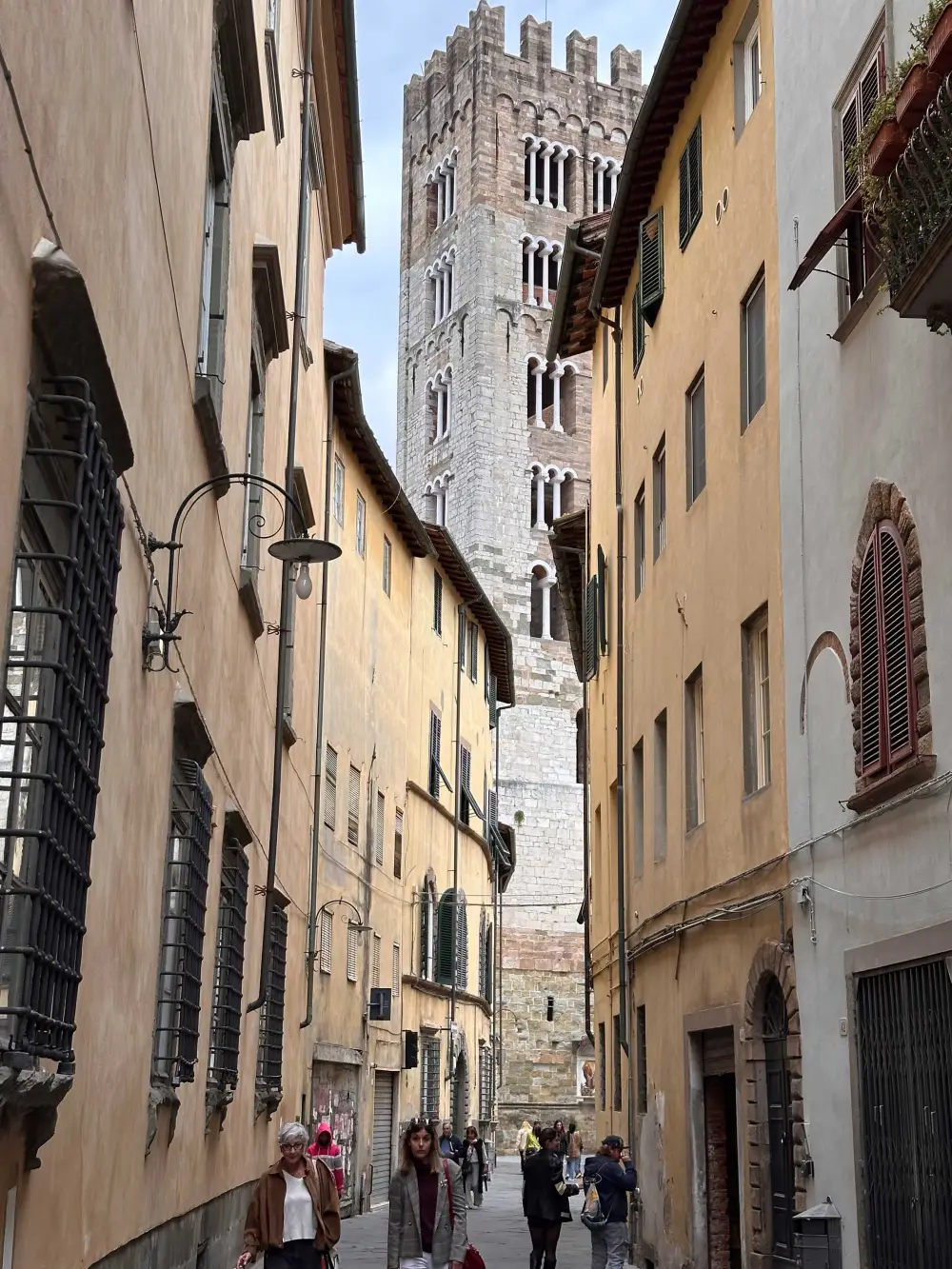 Toscane en Umbrië / Lucca straatje 2