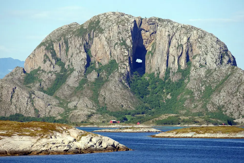 Groepsreis Postboot Noorwegen Torghatten