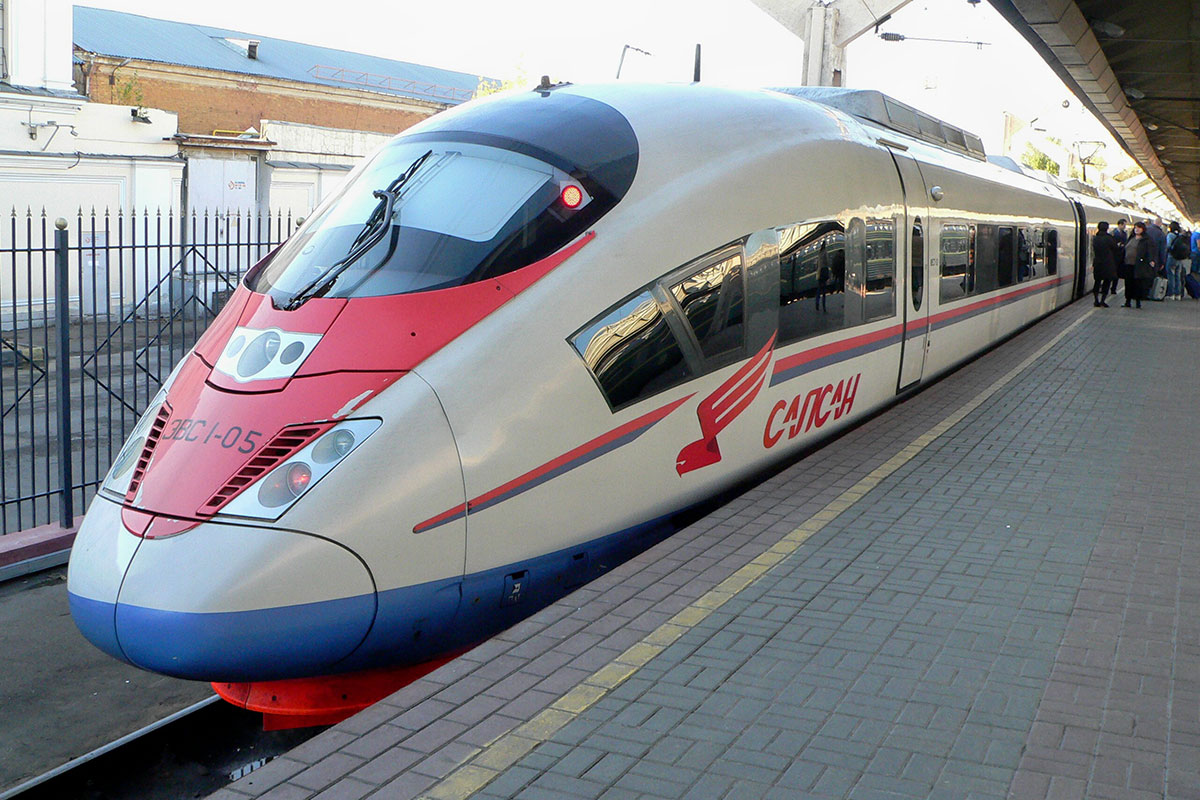 Hand Holding a Train Ticket in Moscow, Russia Editorial Image - Image of  platform, europe: 97338395